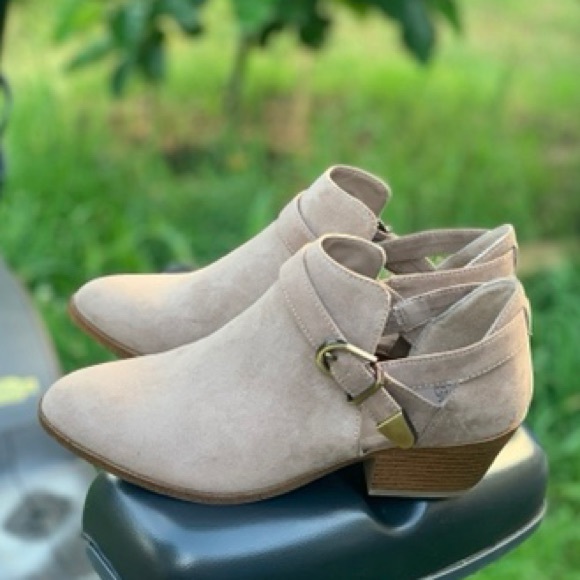Time and Tru Shoes - Memory Foam Women’s Open Side Ankle Boot Taupe New